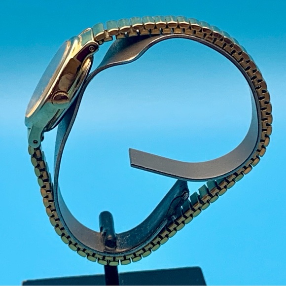 TIMEX CAVATINA Women’s 2006 Vintage Quartz Wristwatch Expand Band Works New Batt - Picture 8 of 16